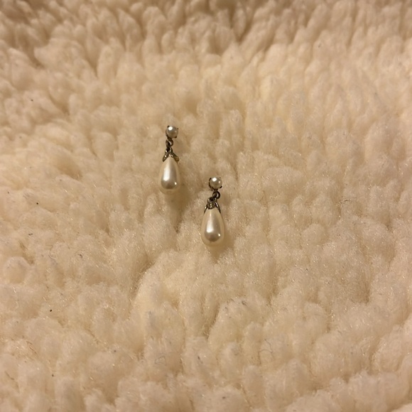 Cream and Gold Dangly Earrings - Picture 16 of 16